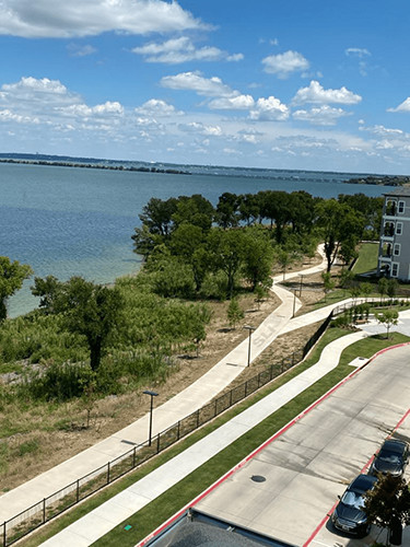 Dependable-Solar-LED-Lighting-for-HOA-min Image depicts solar walkway lighting installed in an exclusive community